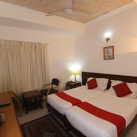 Hotel Palm Greens Нью-Делі Екстер'єр фото