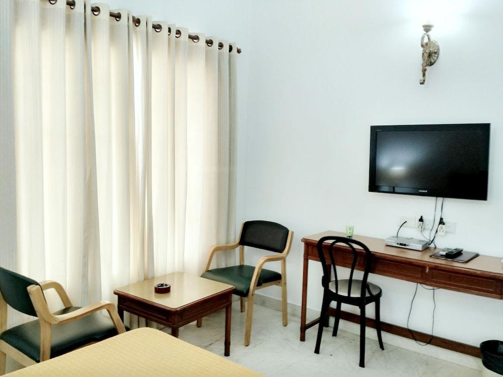 Hotel Palm Greens Нью-Делі Екстер'єр фото