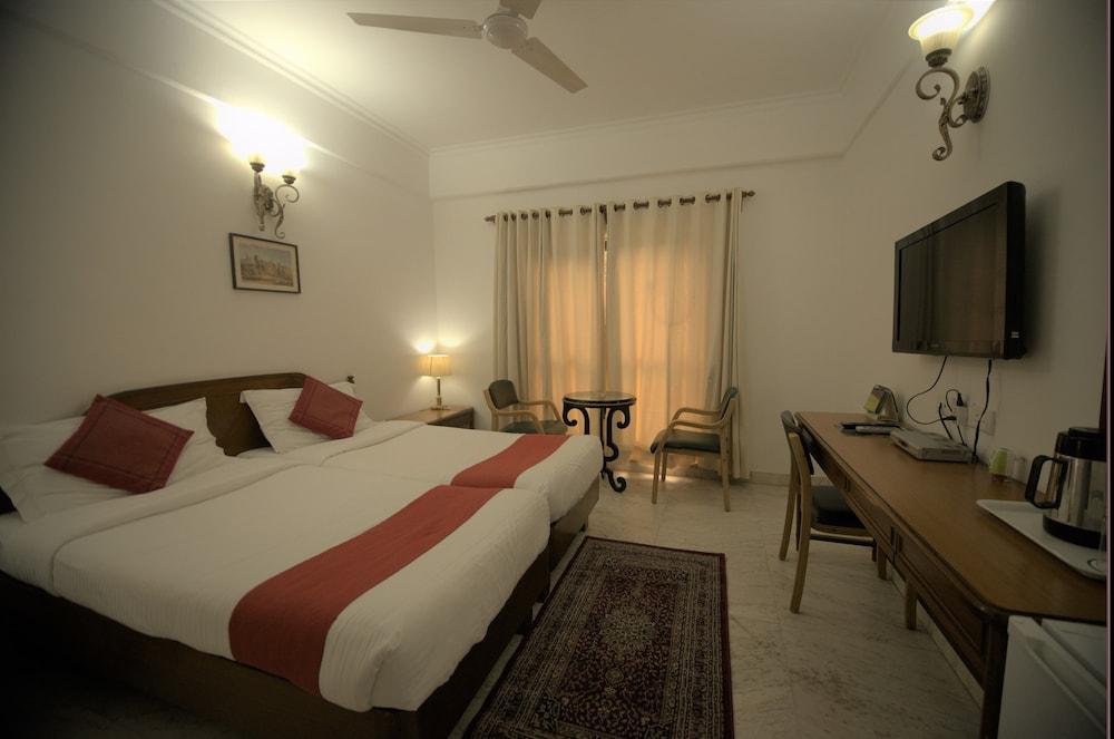 Hotel Palm Greens Нью-Делі Екстер'єр фото