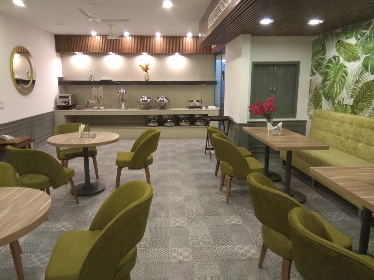 Hotel Palm Greens Нью-Делі Екстер'єр фото