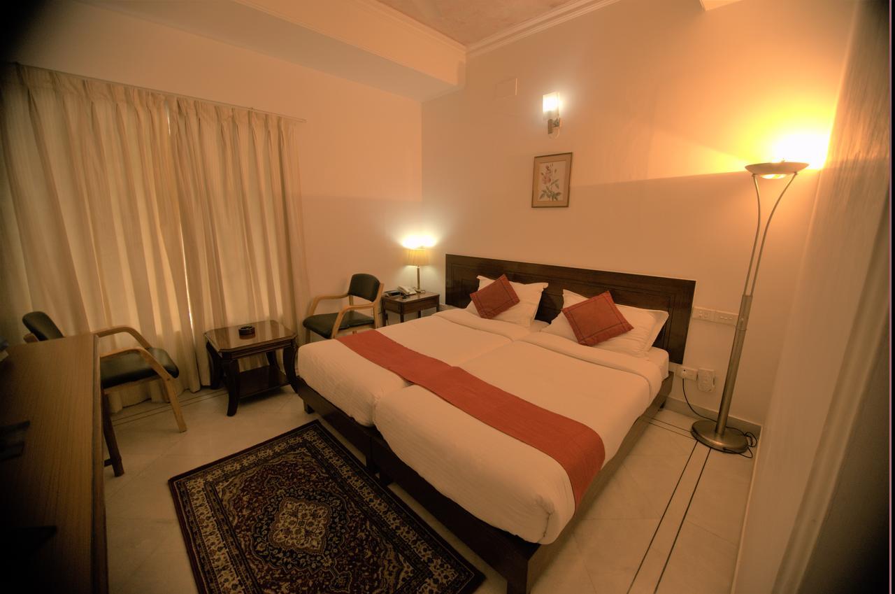 Hotel Palm Greens Нью-Делі Екстер'єр фото