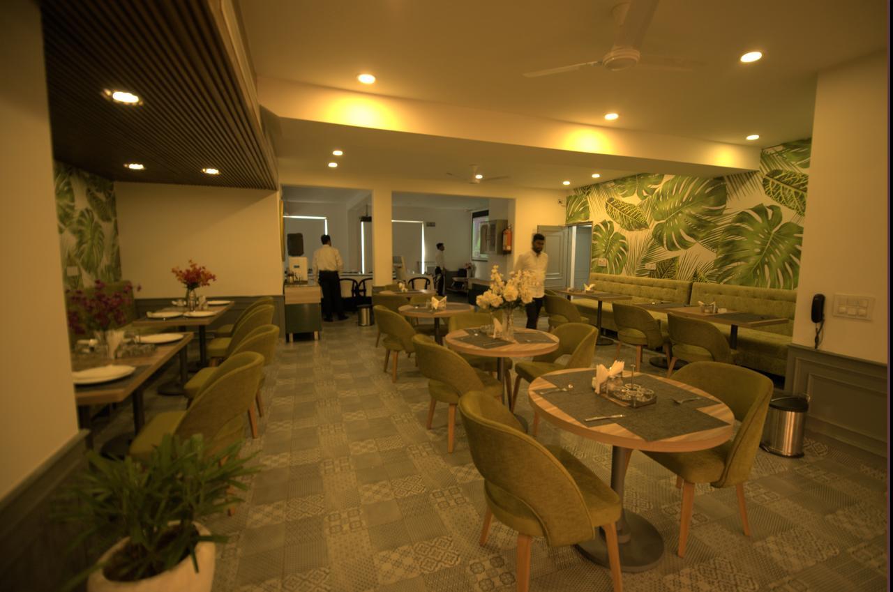 Hotel Palm Greens Нью-Делі Екстер'єр фото